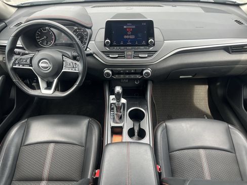 Used 2024 Nissan Altima 2.5 SR FWD image 2