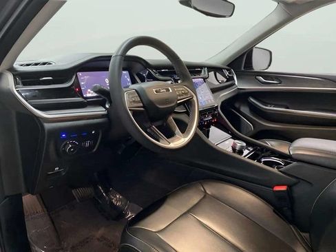 Used 2023 Jeep Grand Cherokee 4WD 4xe image 17