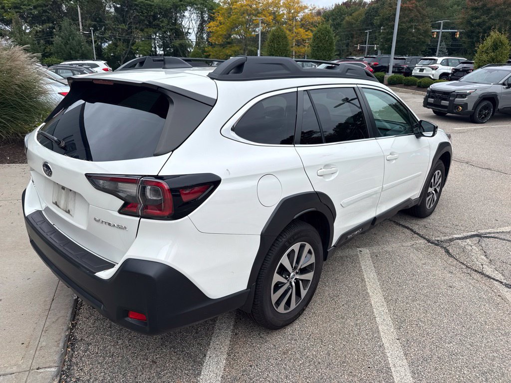 Used 2023 Subaru Outback Premium AWD/4WD image 3