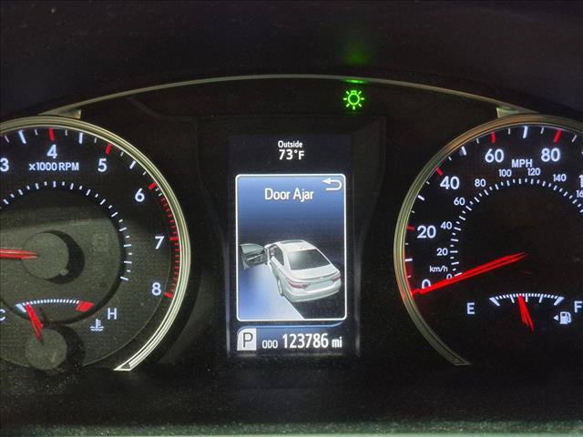 Used 2015 Toyota Camry SE FWD image 13