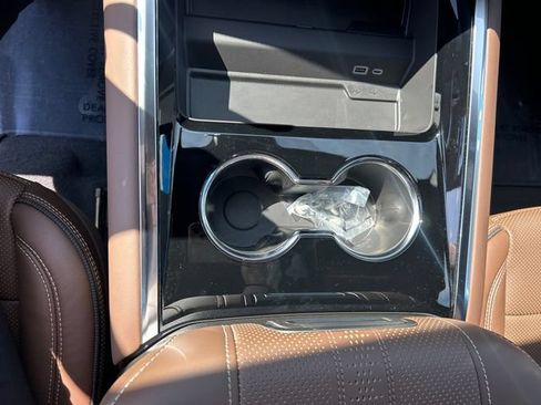Used 2025 Chevrolet Tahoe High Country AWD/4WD image 26