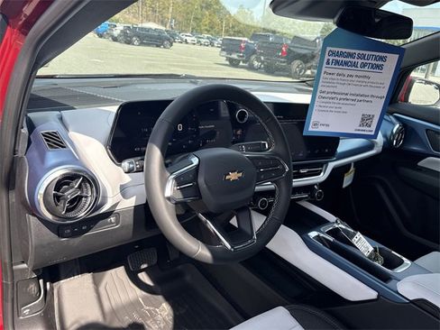 New 2025 Chevrolet Equinox EV LT image 10
