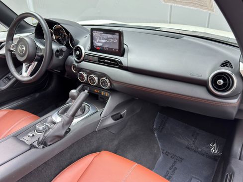 Used 2022 MAZDA MX-5 Miata Grand Touring w/ Appearance Package image 13