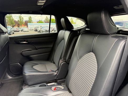 Used 2021 Toyota Highlander XSE AWD/4WD image 32