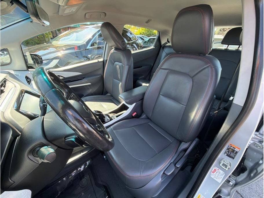 Used 2020 Chevrolet Bolt Premier w/ Infotainment Package FWD image 17