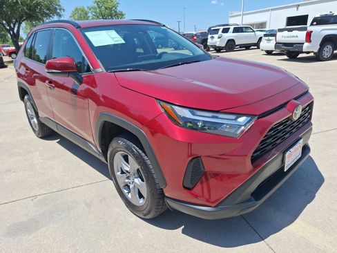 Used 2022 Toyota RAV4 XLE AWD/4WD image 8
