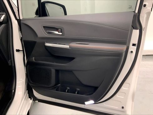 Used 2024 Toyota Sienna XSE image 9