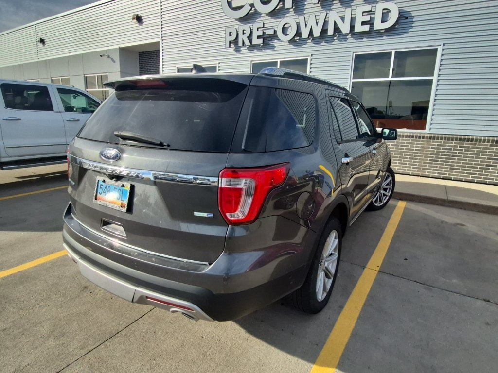 Used 2017 Ford Explorer Limited w/ Equipment Group 301A AWD/4WD image 8