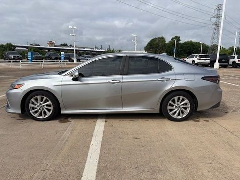 Used 2022 Toyota Camry LE FWD image 3