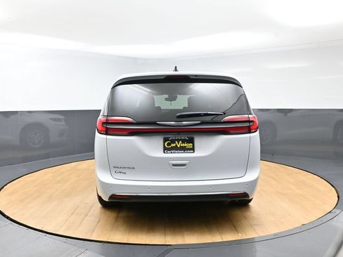 Used 2024 Chrysler Pacifica Touring-L FWD image 45