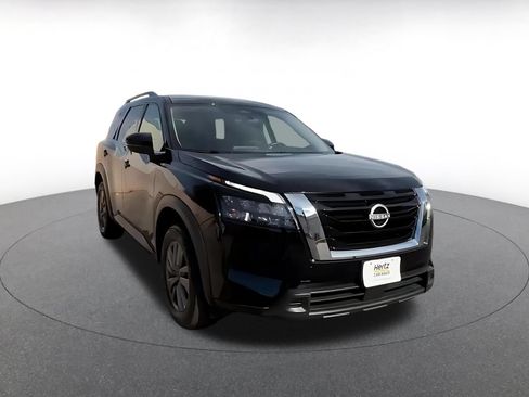 Used 2025 Nissan Pathfinder SV FWD image 2