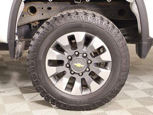 Used 2022 Chevrolet Silverado 2500 Custom w/ Custom Value Package image 17