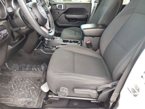 Used 2018 Jeep Wrangler Unlimited Sport S image 4