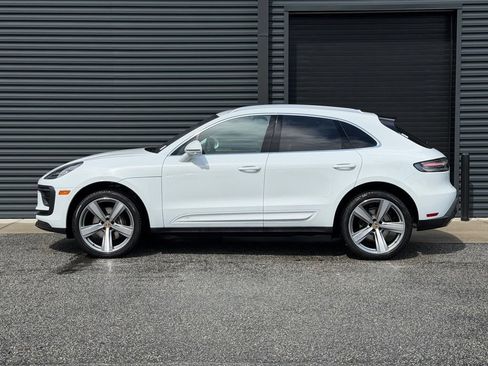 Certified 2026 Porsche Macan AWD/4WD image 2