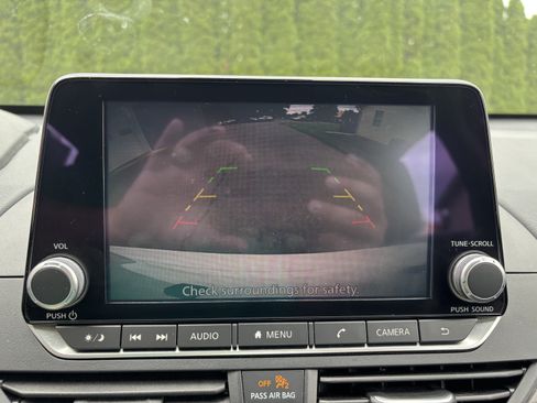 Used 2025 Nissan Altima 2.5 SV FWD image 27