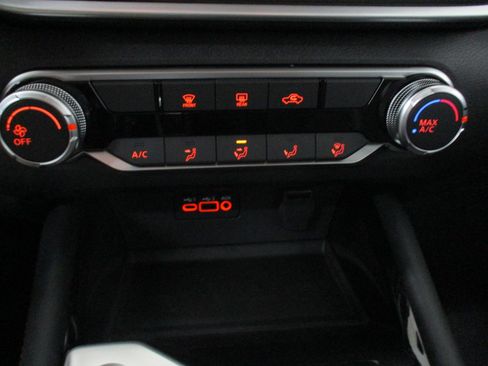 New 2025 Nissan Altima 2.5 SR image 18