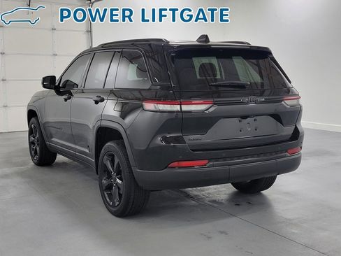 Used 2023 Jeep Grand Cherokee Altitude image 7