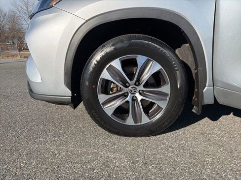 Used 2023 Toyota Highlander L image 27