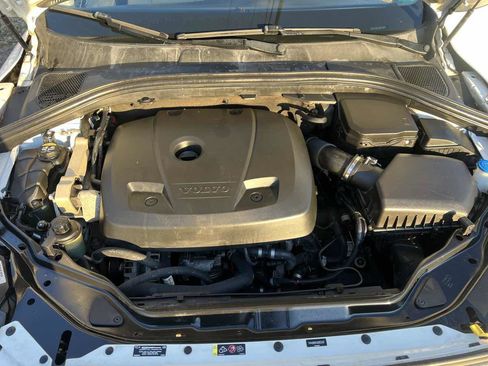 Used 2016 Volvo XC60 T5 Premier w/ Proximity Package image 17