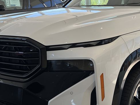 New 2026 BMW XM Label Red image 4