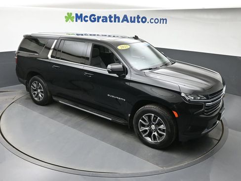 Used 2022 Chevrolet Suburban LT w/ Luxury Package image 3