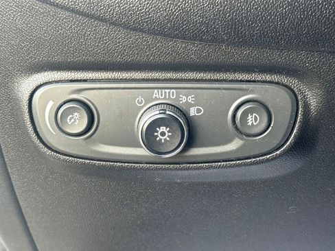 Used 2020 Chevrolet Equinox LT w/ Driver Convenience Package image 32