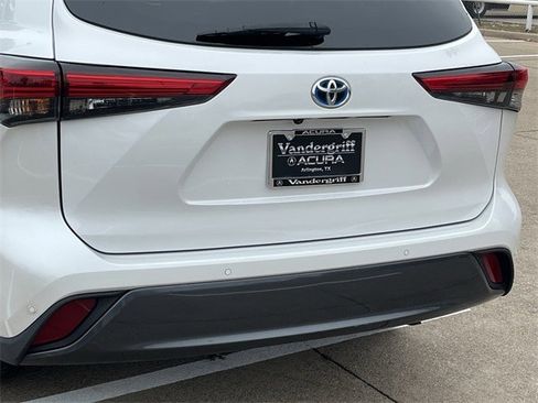 Used 2022 Toyota Highlander Limited image 6