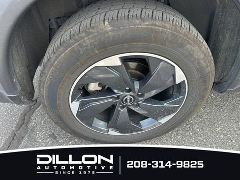Used 2025 Nissan Rogue SV AWD/4WD image 19