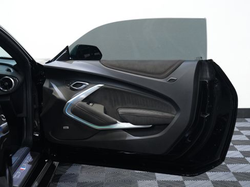 Used 2020 Chevrolet Camaro ZL1 RWD image 26