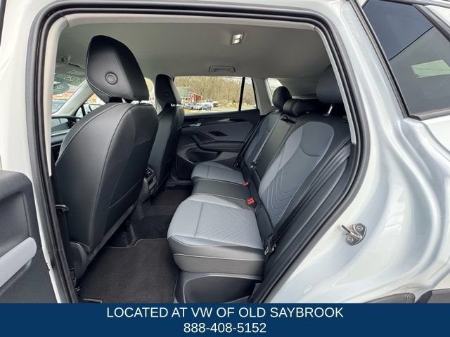 Used 2025 Volkswagen Tiguan SE AWD/4WD image 9