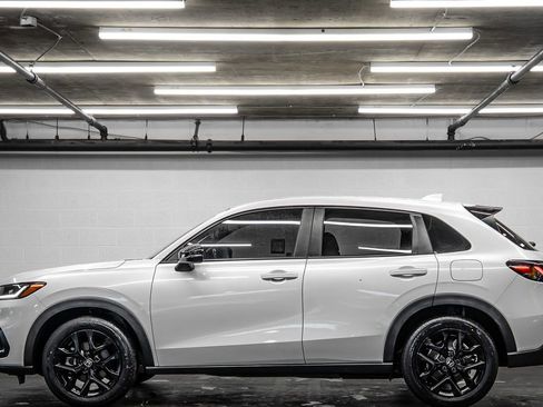 Used 2023 Honda HR-V Sport image 2