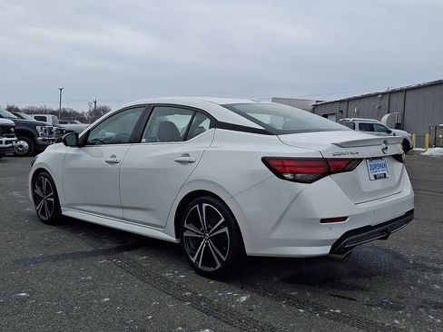 Used 2022 Nissan Sentra SR w/ SR Premium Package image 4