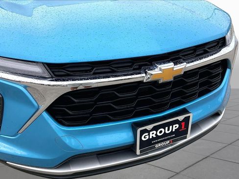 Used 2025 Chevrolet Trax LT w/ Driver Confidence Package FWD image 30