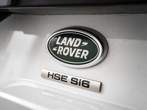 Used 2019 Land Rover Discovery HSE image 17