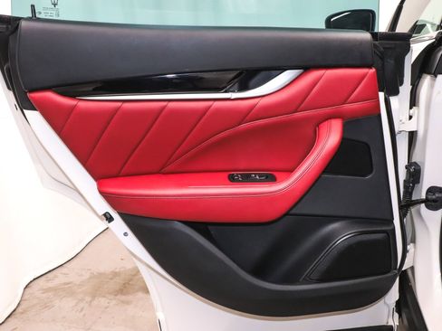 Used 2023 Maserati Levante GT image 16