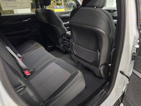 New 2025 Jeep Grand Cherokee Laredo w/ Luxury Tech Group I RWD image 30
