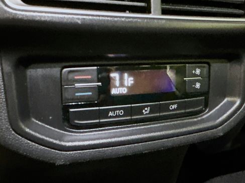 Used 2025 Volkswagen Atlas SE image 26