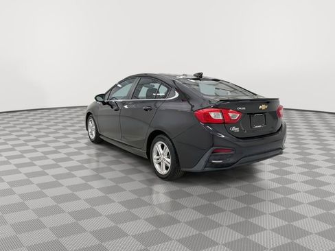Used 2018 Chevrolet Cruze LT w/ Sun And Sound Package image 8