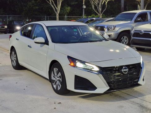 Used 2023 Nissan Altima 2.5 S FWD image 3