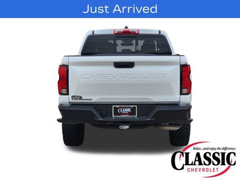 Used 2024 Chevrolet Colorado Z71 w/ Z71 Convenience Package 2 AWD/4WD image 17
