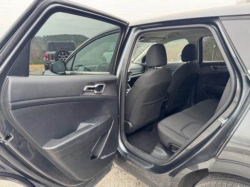 Used 2024 Kia Sportage LX image 12