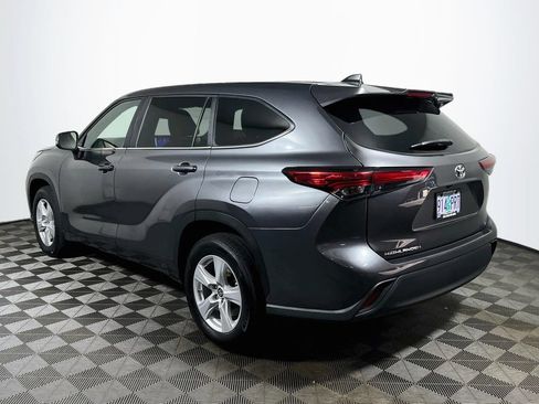 Certified 2023 Toyota Highlander LE FWD image 5