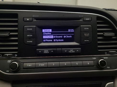 Used 2017 Hyundai Elantra SE image 25