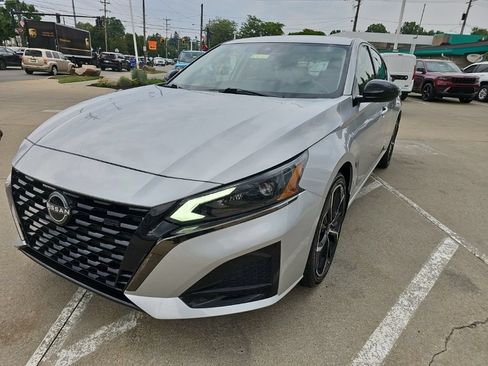 Used 2023 Nissan Altima 2.5 SR w/ SR Premium Package AWD/4WD image 7
