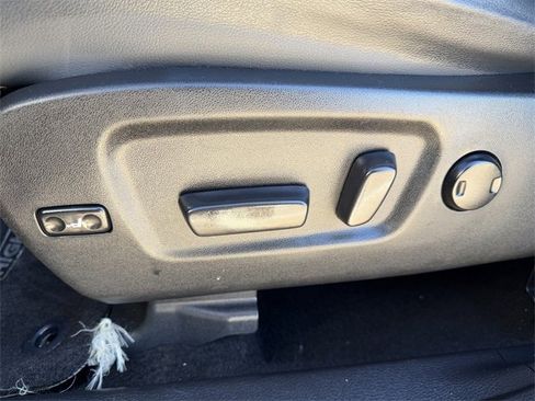 Used 2019 Toyota Highlander XLE image 28