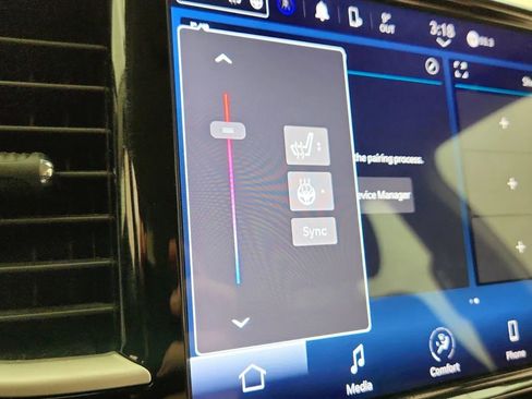 Used 2024 Chrysler Pacifica Touring-L image 30