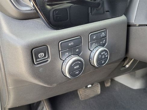 Used 2025 GMC Sierra 1500 SLT image 17