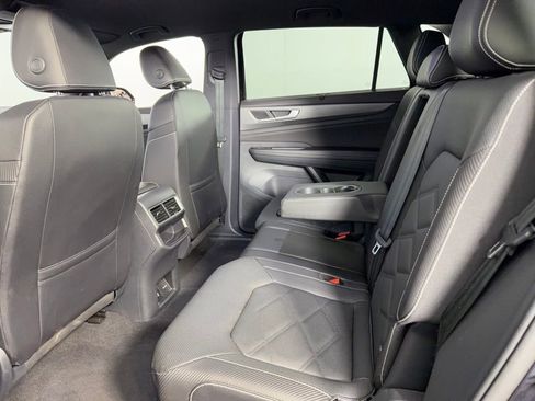 Used 2025 Volkswagen Atlas Cross Sport SE image 25