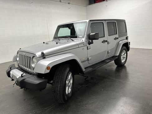Used 2014 Jeep Wrangler Unlimited Sahara w/ Connectivity Group AWD/4WD image 4