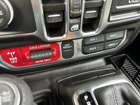 Used 2025 Jeep Gladiator Mojave AWD/4WD image 50
